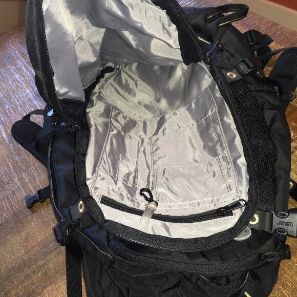 Camelbak Alpine Explorer Backpack 30L Black Survival Bag Hiking w/ 2 Bladders - Picture 8 of 16